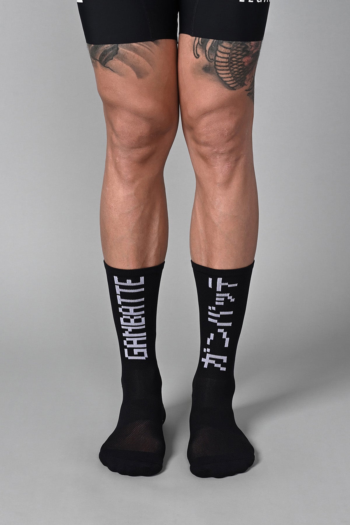 GANBATTE - BLACK FRONT | BEST CYCLING SOCKS