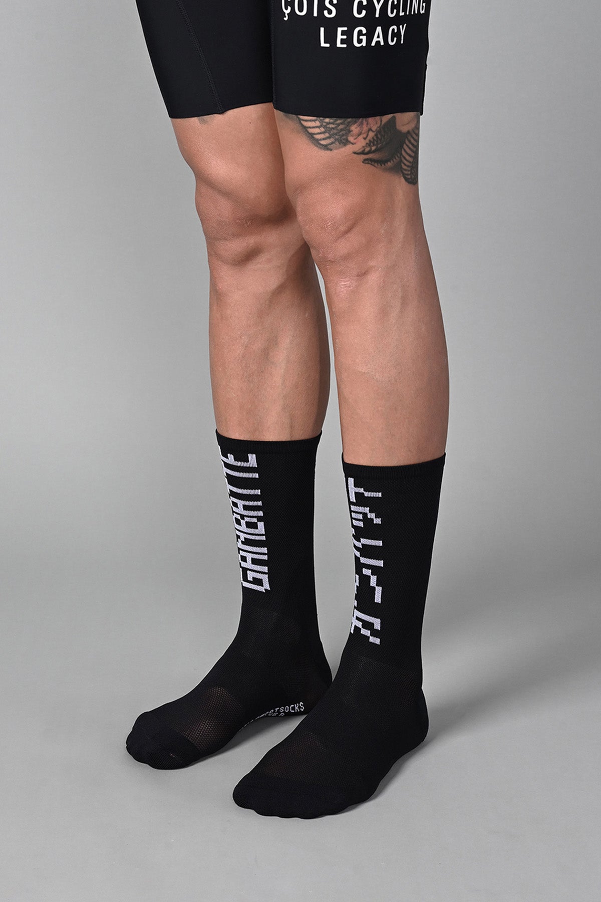 GANBATTE - BLACK FRONT SIDE | BEST CYCLING SOCKS