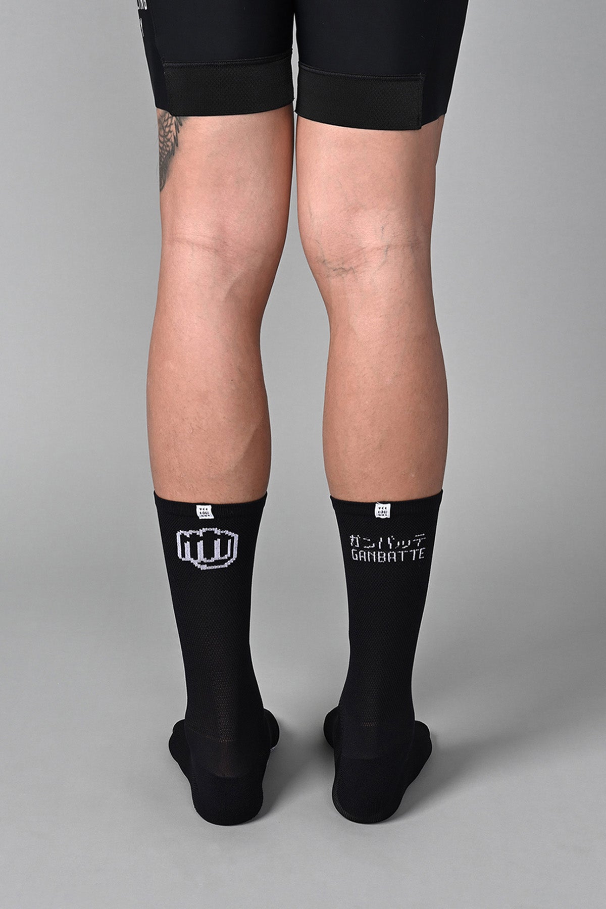GANBATTE - BLACK REAR | BEST CYCLING SOCKS